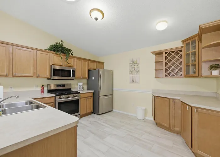 Cozy 2Br Mins To Lake Sumter Landing And Brownwood Paddock Square With Bbq, Workspace, Murphy Bed